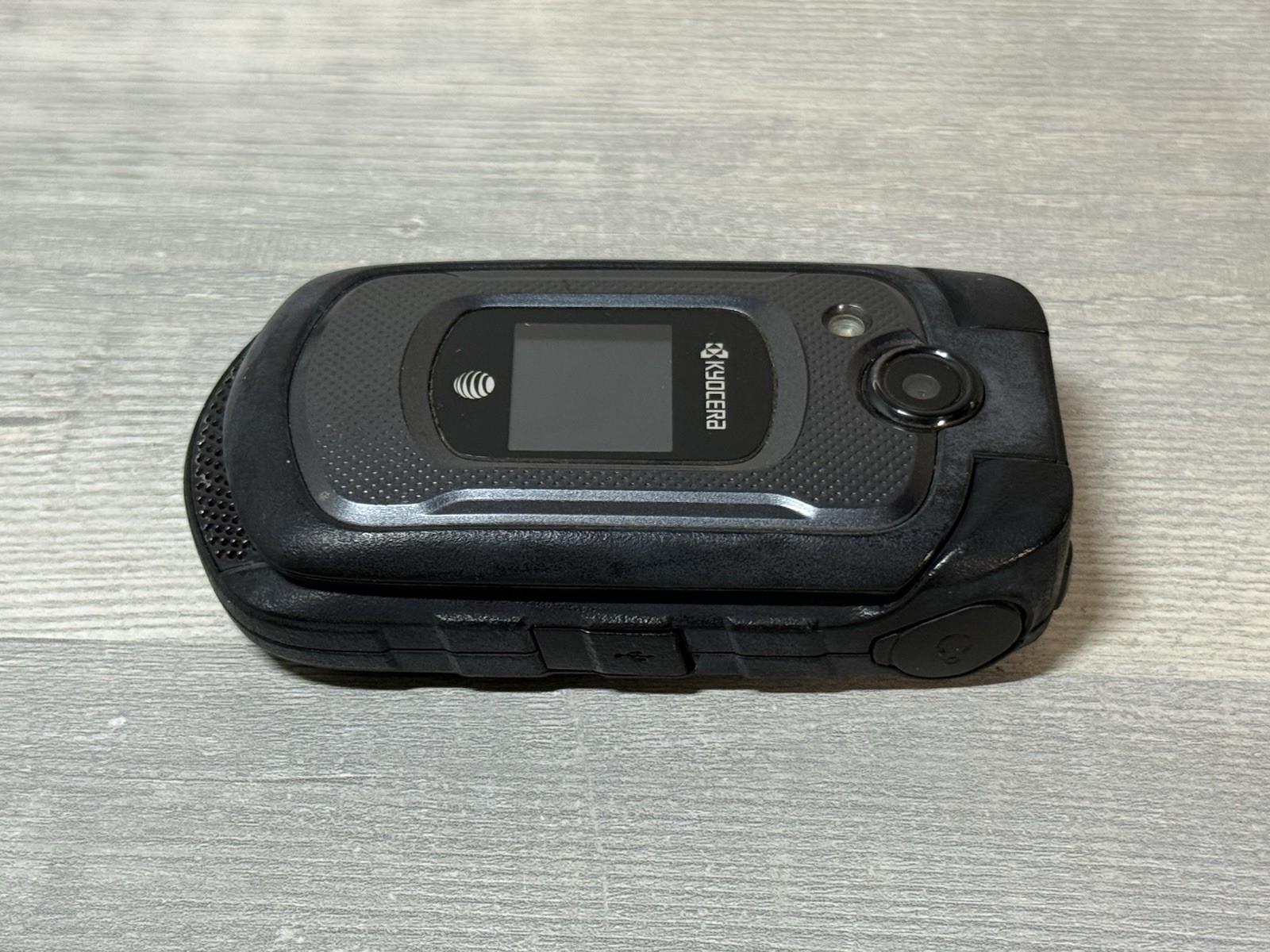 Kyocera DuraXE E4710 – AT&T Unlocked Flip Phone – Fair Condition