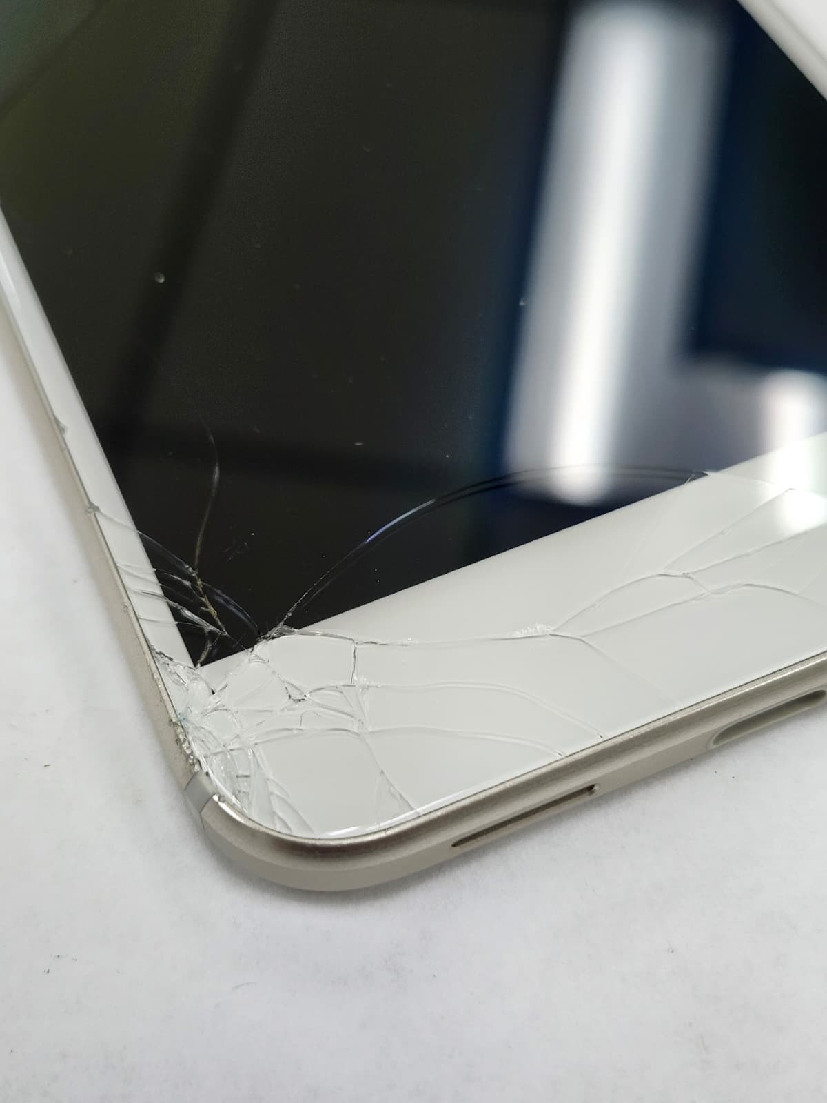 DEFECTIVE – Google Pixel XL – 32 GB – Silver – Unlocked – G011C – 12466