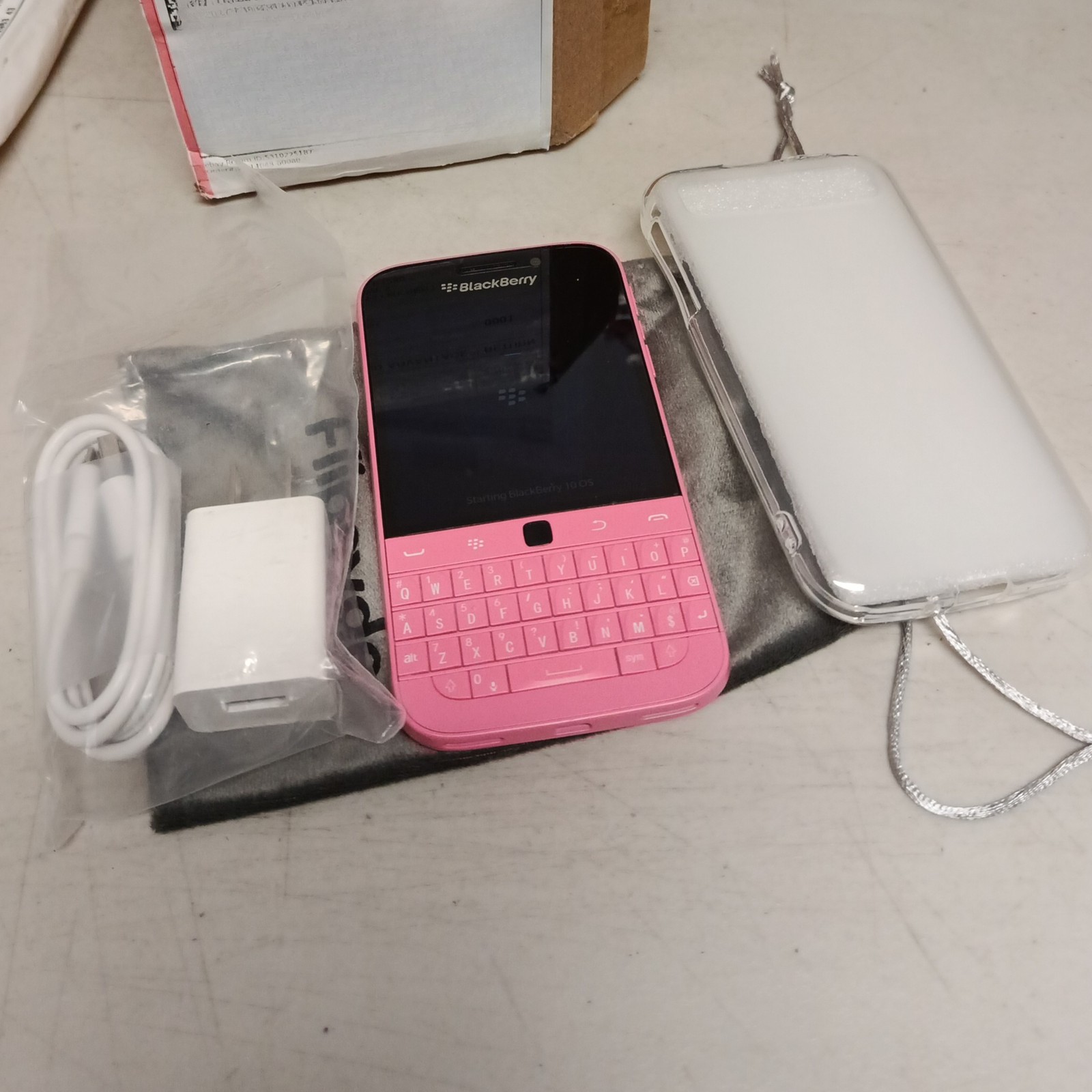 BlackBerry Classic Q20 Unlocked 4G LTE Retro Smartphone 16GB+2GB RAM Pink