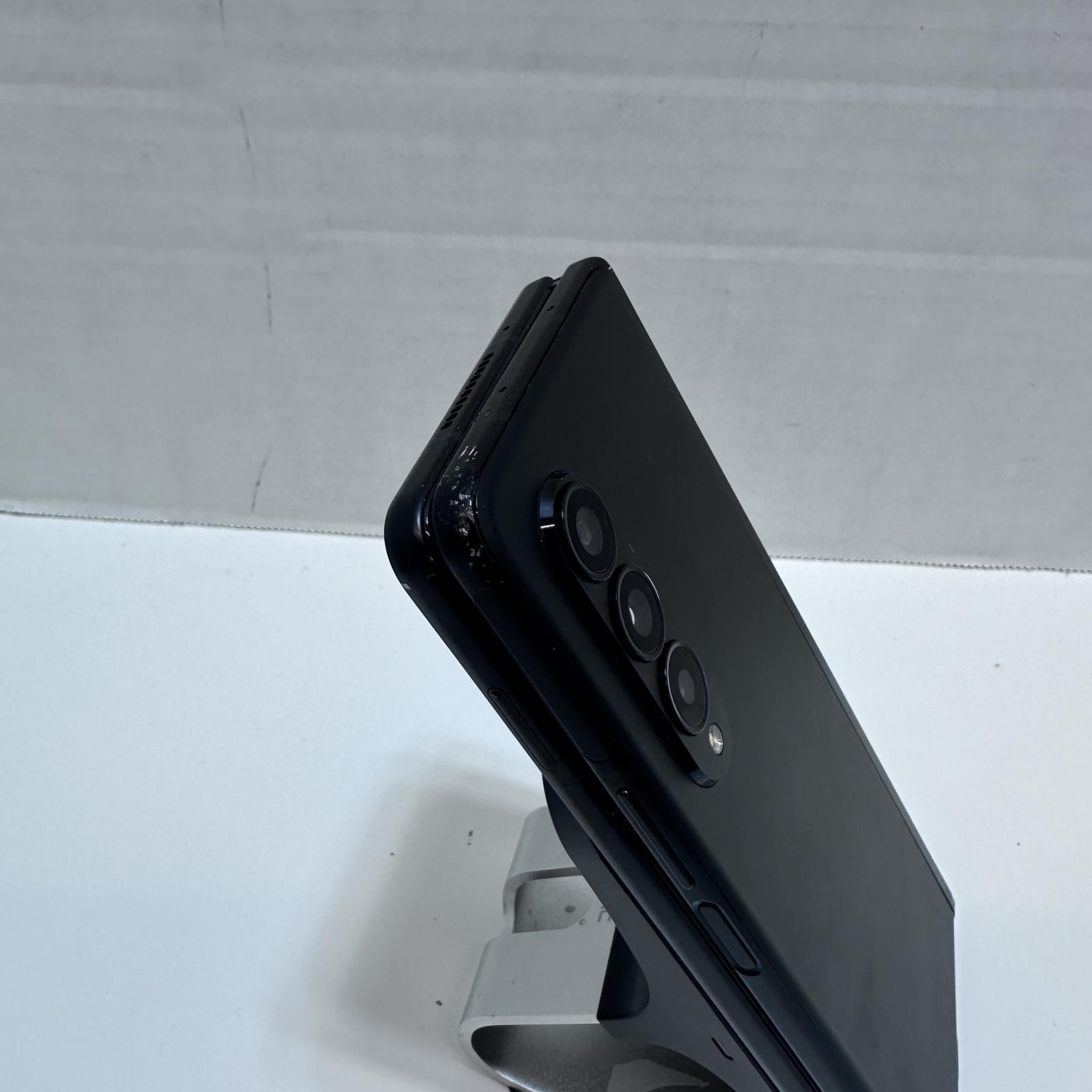 Samsung Galaxy Z Fold3 (SM-F926U) 256GB, Unlocked *Screen Damaged*