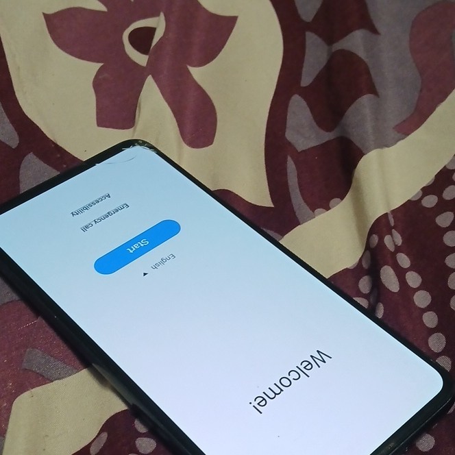 Samsung Galaxy S10e 128GB Black AT&T 5.8in Android Bar Phone