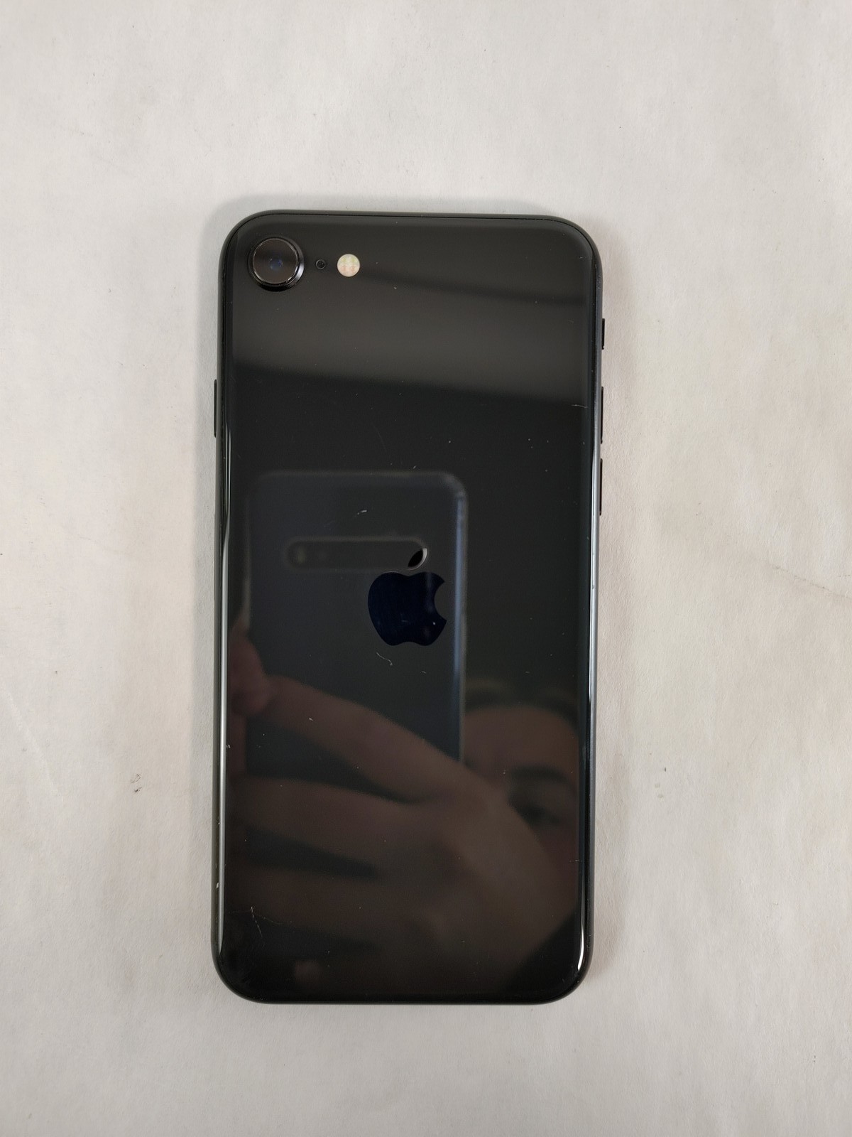Apple iPhone SE (2020) A2275 64 GB iOS 26.5 (Wi-Fi + 4G) Unlocked