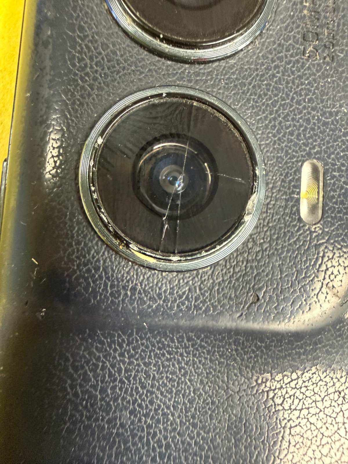 Motorola Edge 2024 – 256GB – Midnight Blue (Unlocked) Worn Back / Cracked Camera