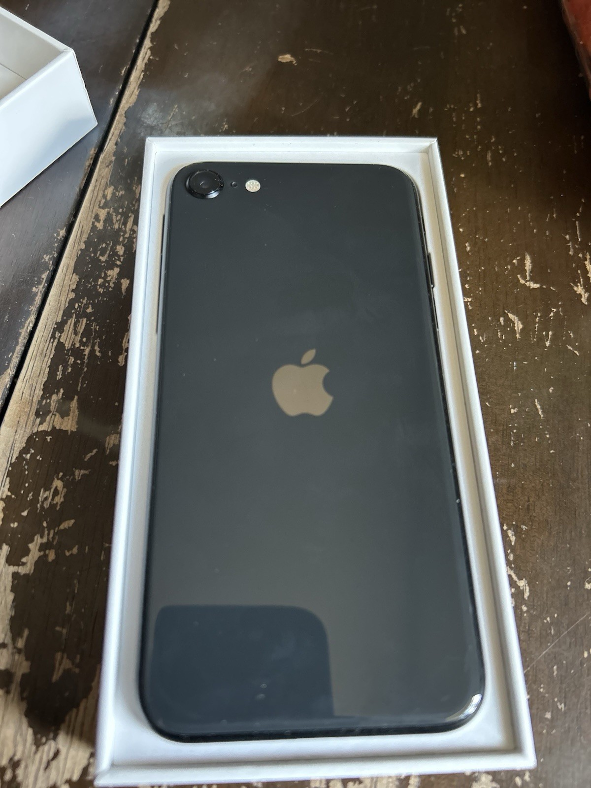 iPhone SE (2nd Generation) Locked To Metro By T-mobile 64 Gb.