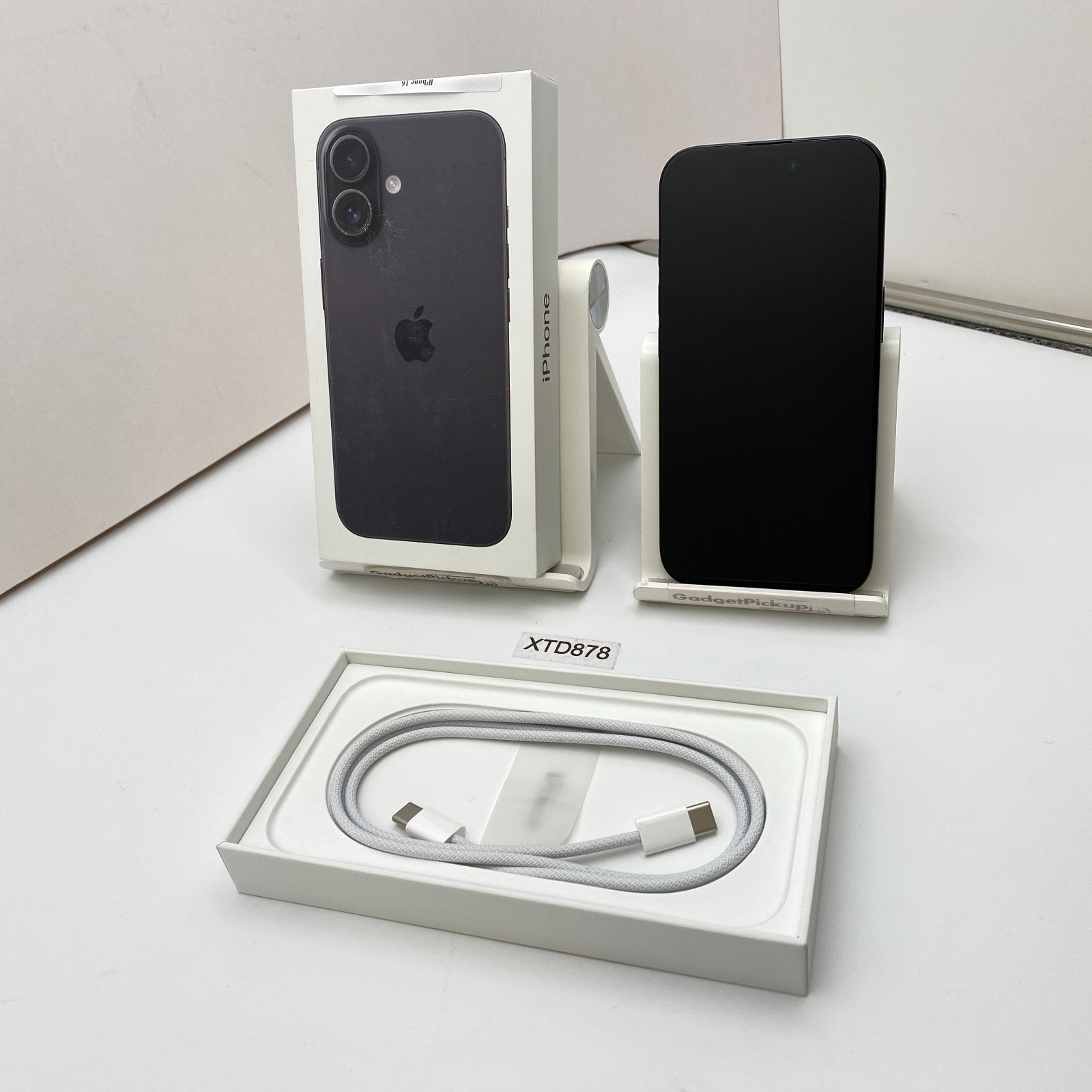Apple iPhone 16 – 128GB – Black (AT&T/Cricket ONLY) – Open Box