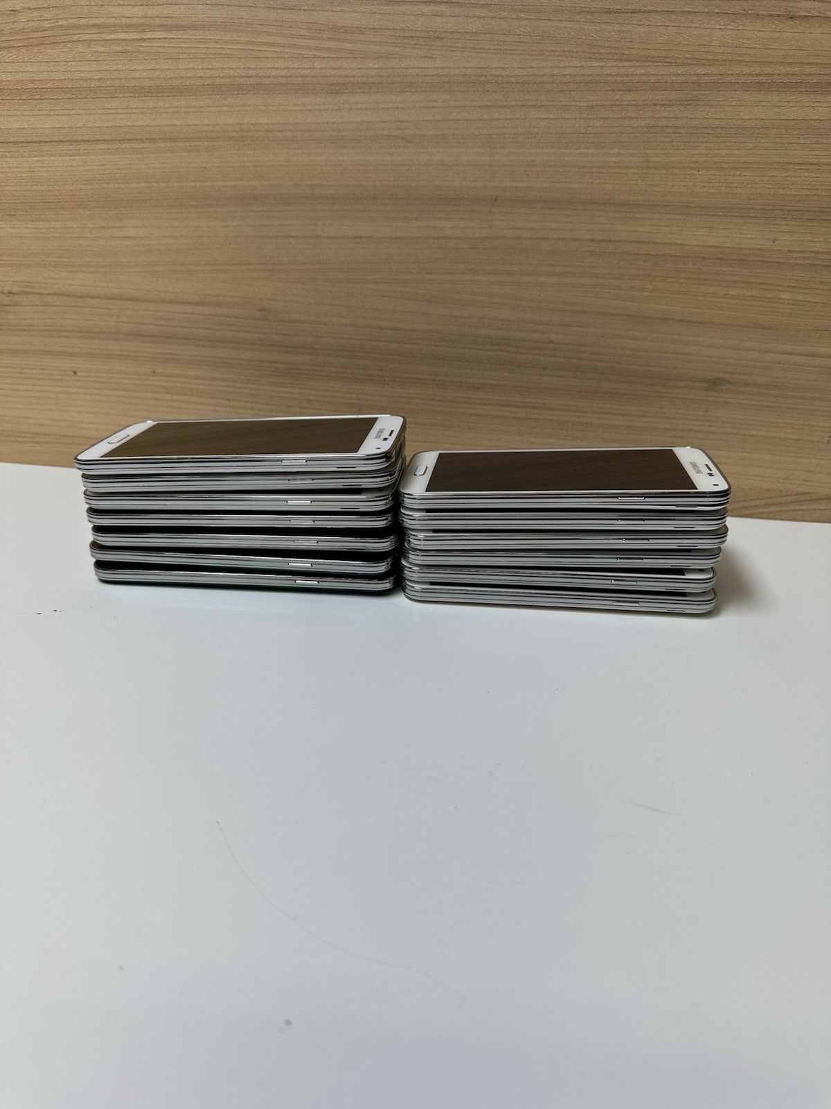 Lot Of 13 Samsung Galaxy S5 SM-G900F 16GB 4G Unlocked Smartphone