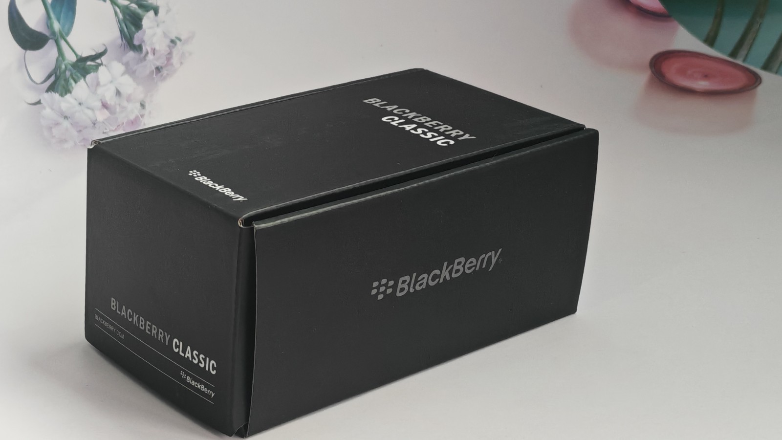 BlackBerry Classic Q20 16GB UNLOCKED Keyboard Smartphone Random Color