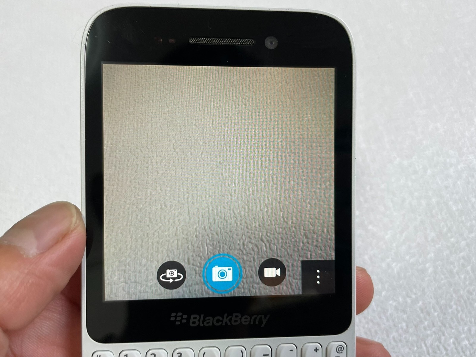BlackBerry Q5 8GB Unlocked 4G LTE QWERTY Keyboard Classic Phone Excellent