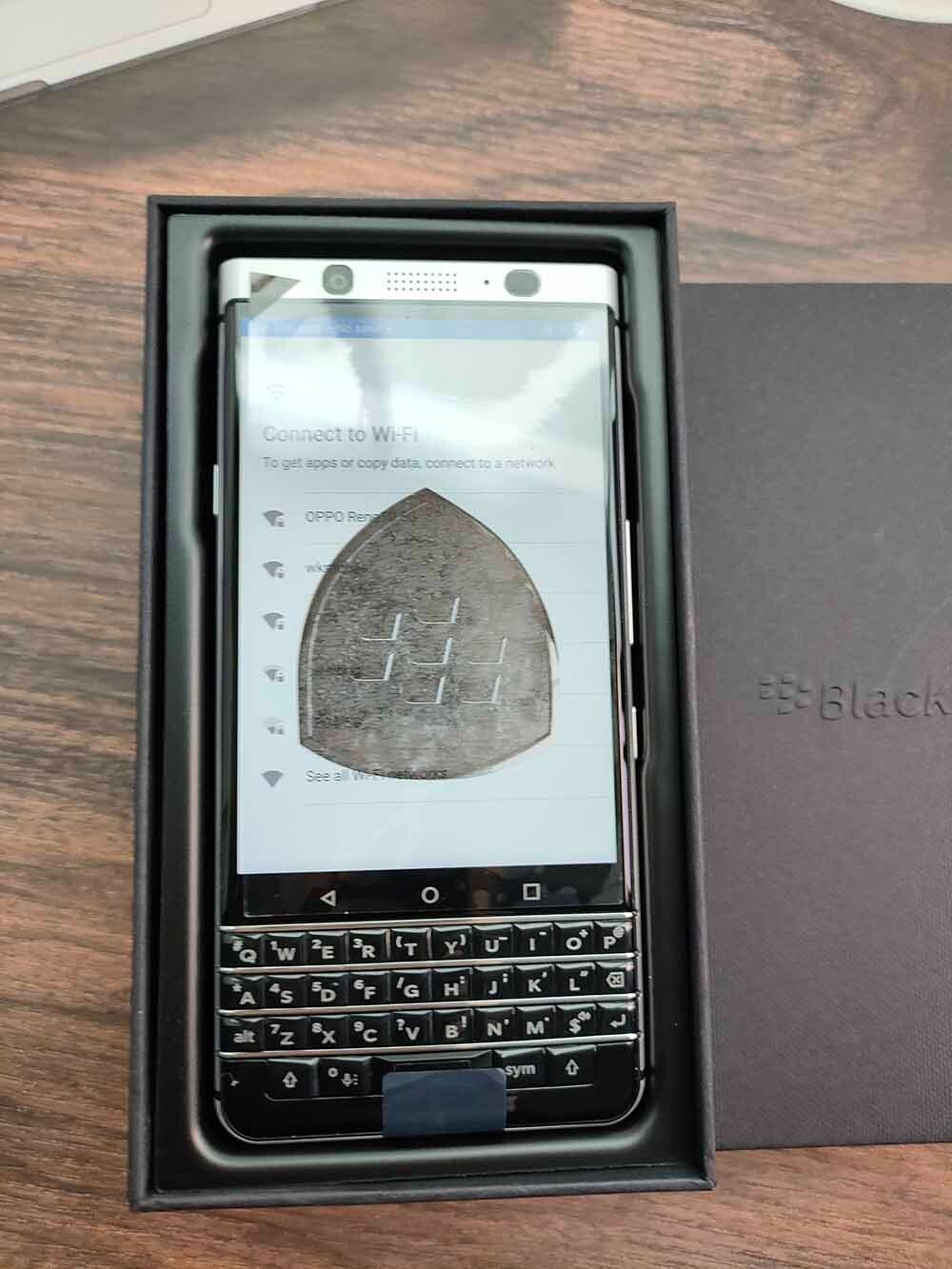Never used BlackBerry KEYone – 32 GB 64GB – Black Silver (Unlocked) 4G phone