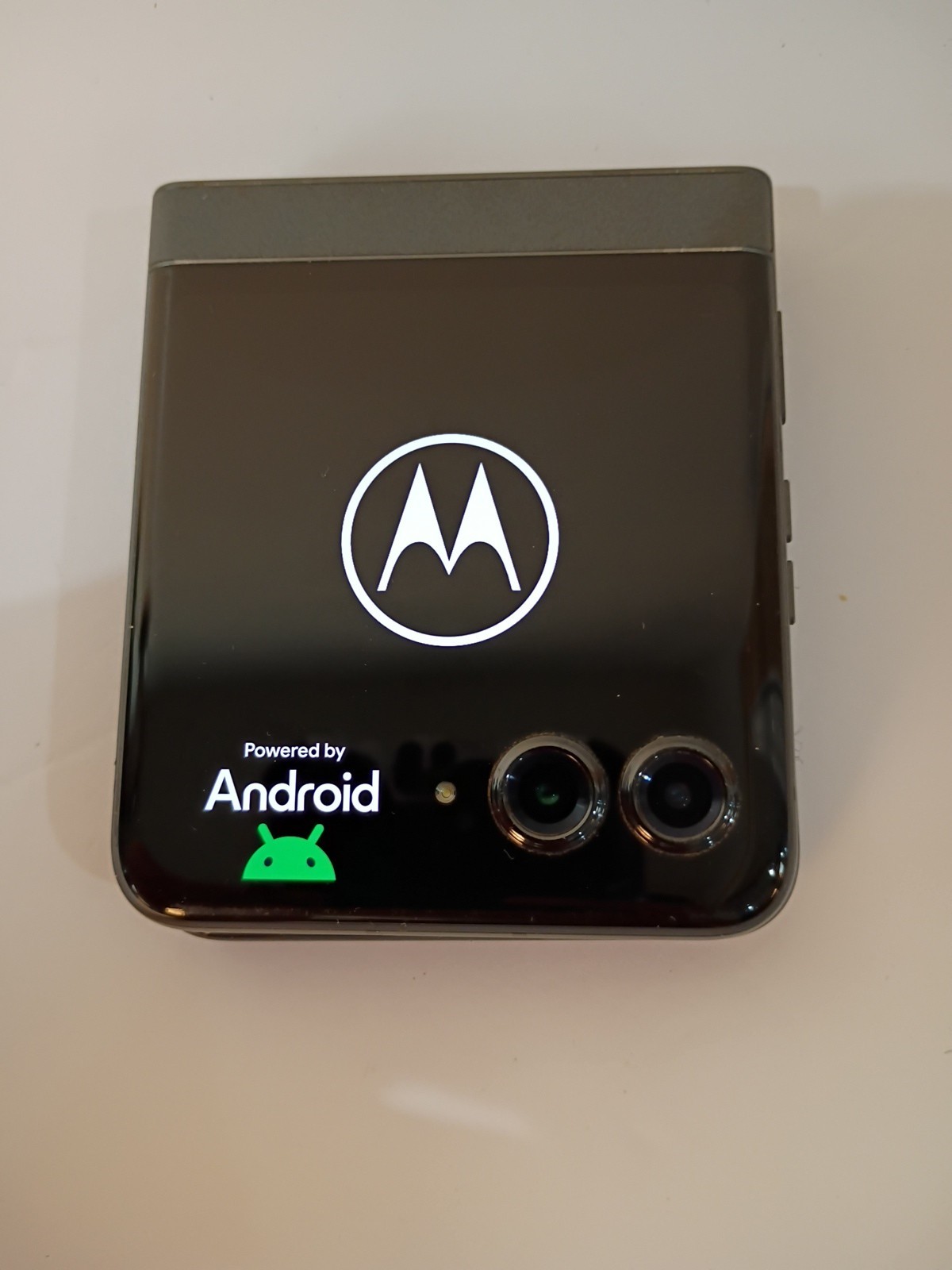Read Motorola Razr 2024 256GB XT2453 LCD Cracked Screen
