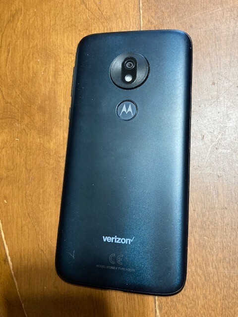 Motorola Moto XT1952 – 4 G7 Play 32GB Verizon Smartphone Black – Mint – Extras