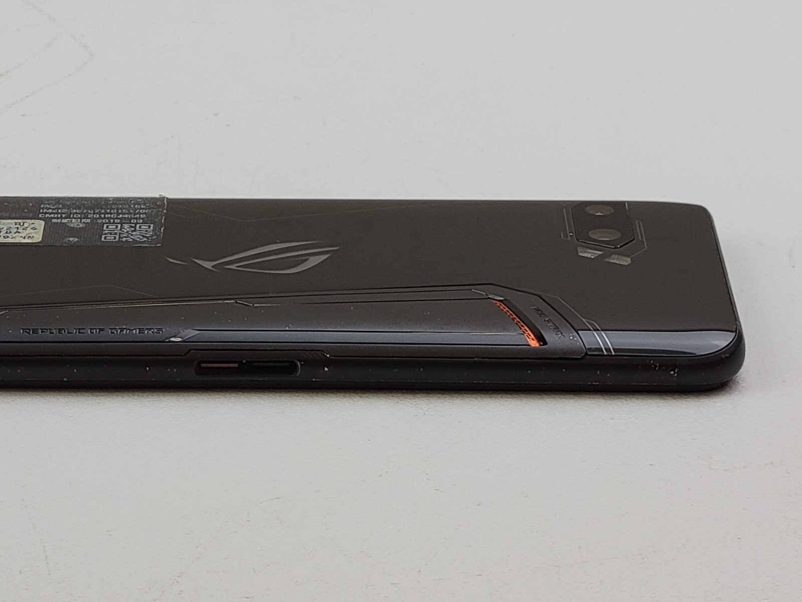 ASUS ROG Phone II (2) ZS660KL (I001DA) 128GB (GSM Unlocked) Dual SIM – *READ*