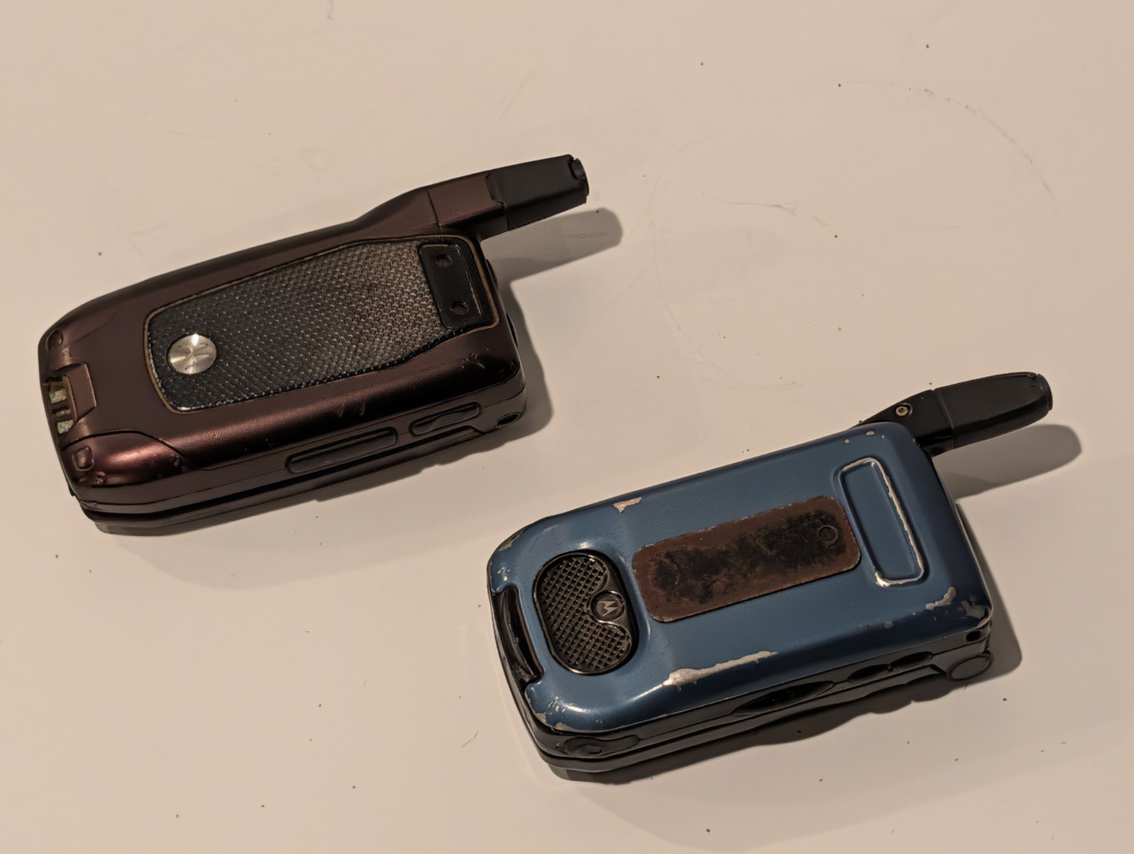 Motorola i880 and i860 Vintage Flip Phones – Untested for Parts