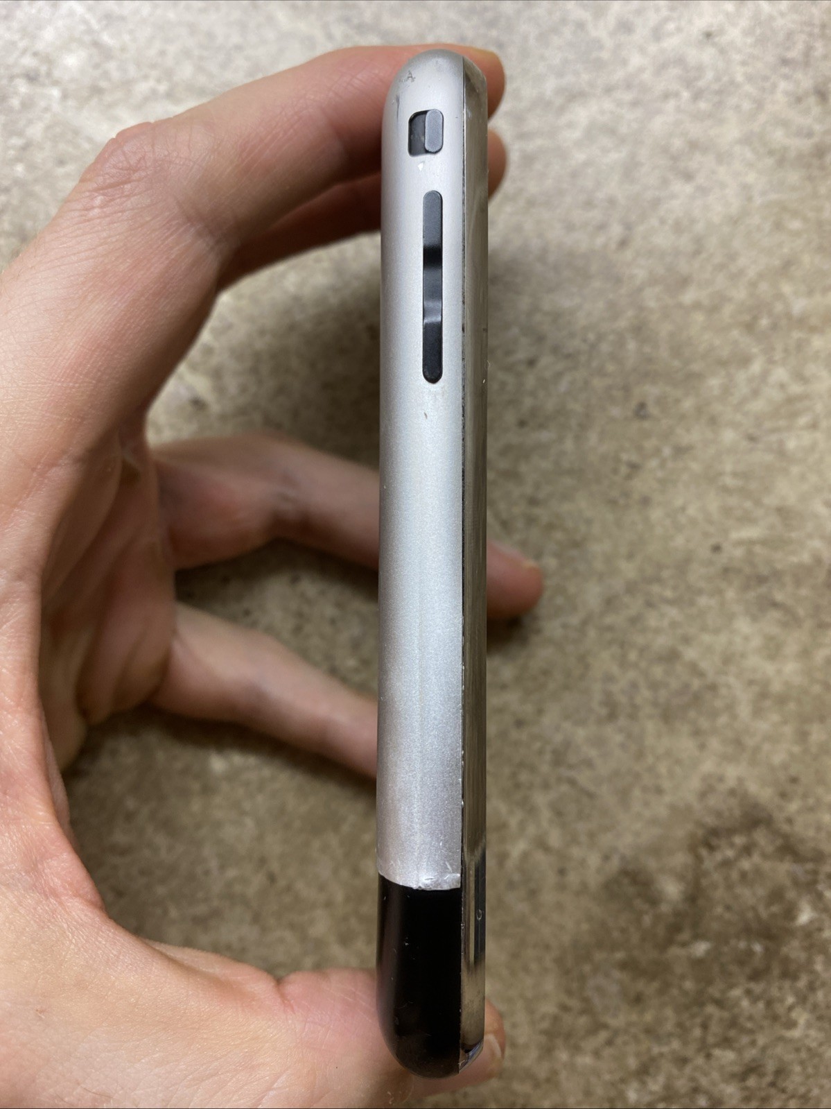 Apple iPhone 1st Generation – 16GB – Black A1203 (GSM) iOS 1.0.2