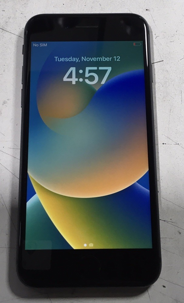 Apple iPhone 8 (A1863) – Space Gray – 64GB – Carrier: Verizon