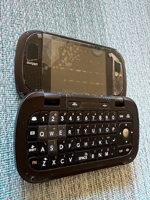 Vintage LGIP 340NV LG Verizon 950mAh 3.6Wh Keyboard, Flip Phone PARTS ONLY