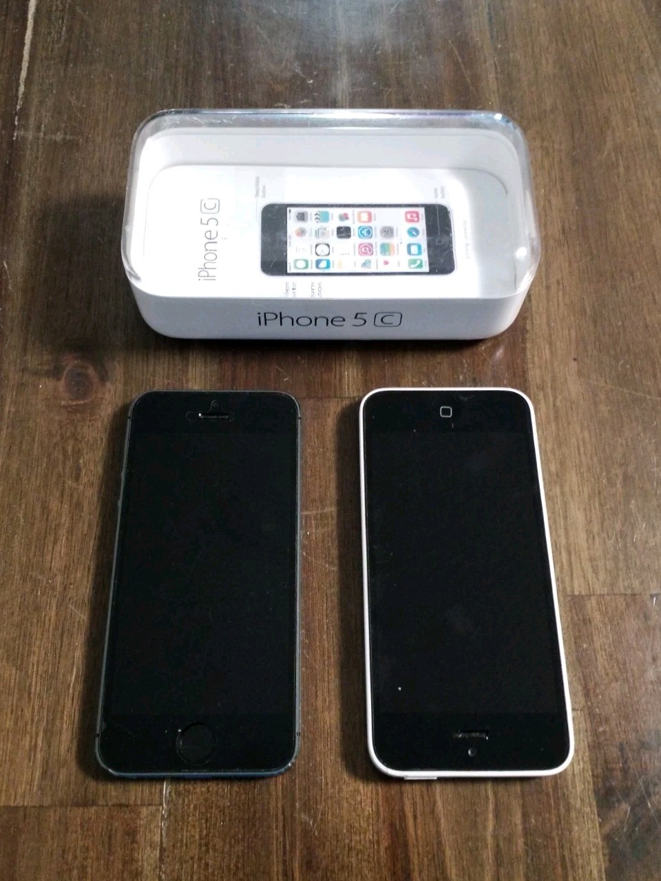 APPLE IPHONE 5C A1532 & 5S A1533 – POWERS ON – AS IS – READ