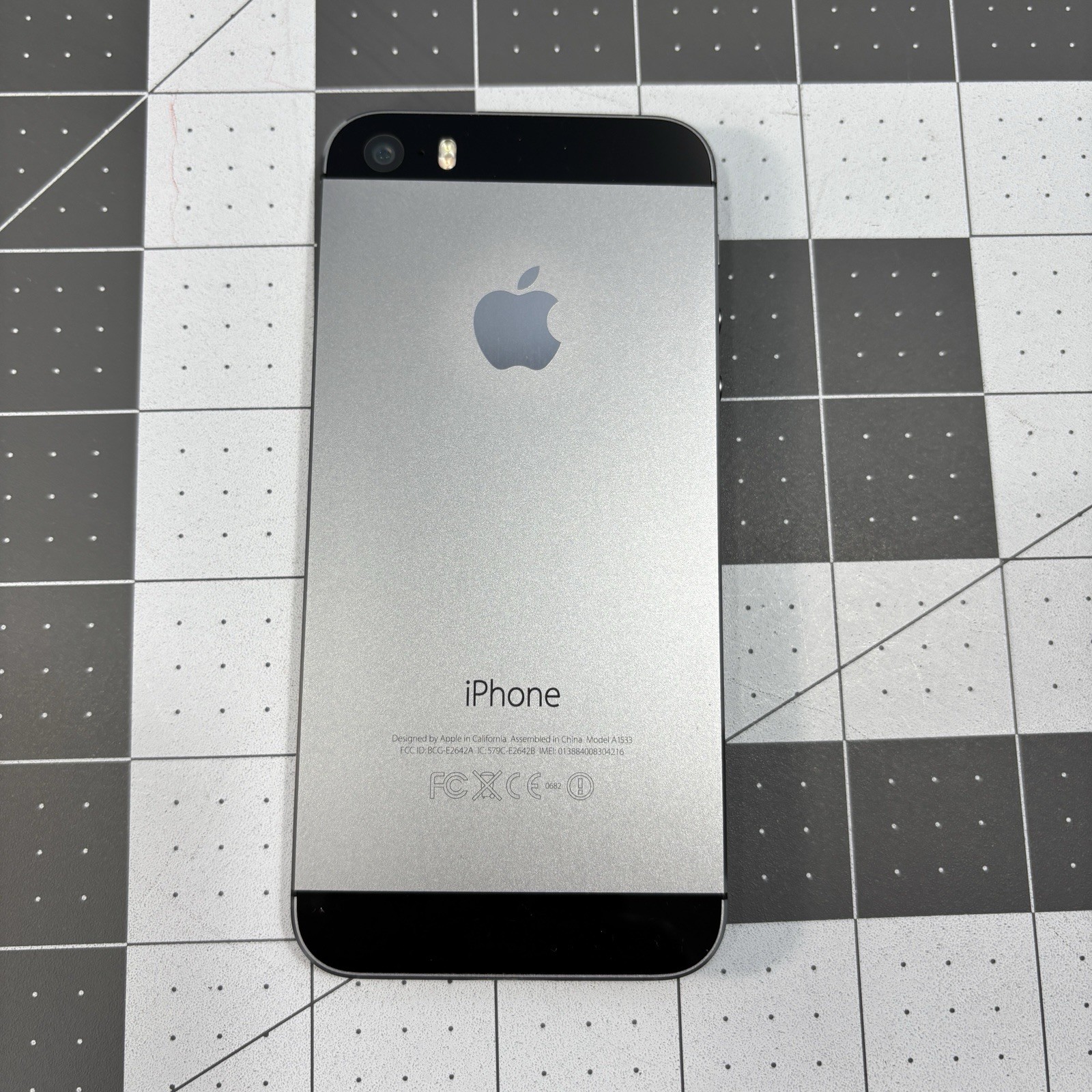 Apple iPhone 5s Space Gray 32GB Model A1533 Unlocked Excellent Condition Works