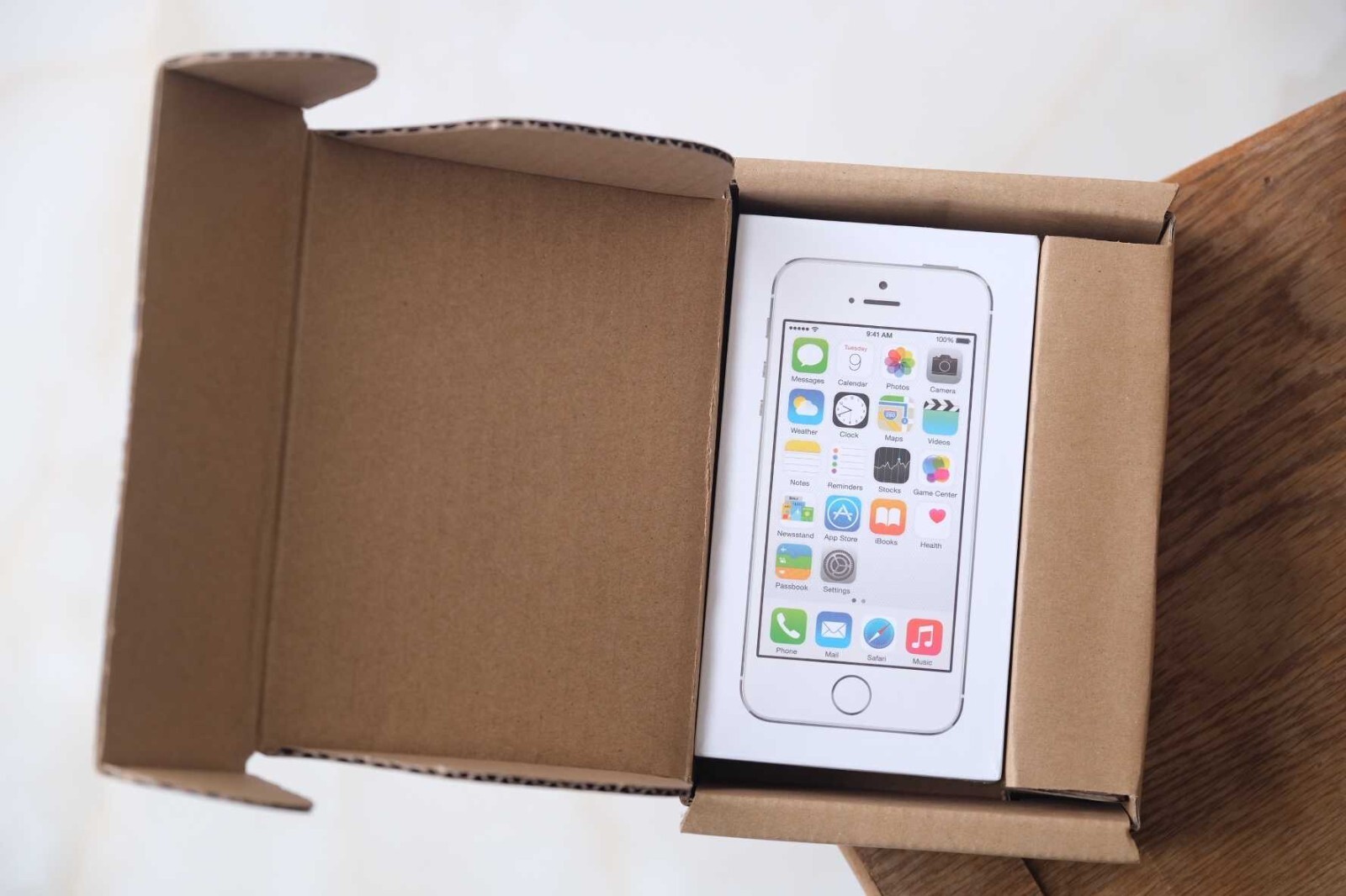 Apple iPhone 5s – 16GB – all colors (Unlocked) sealed smartphone IOS12