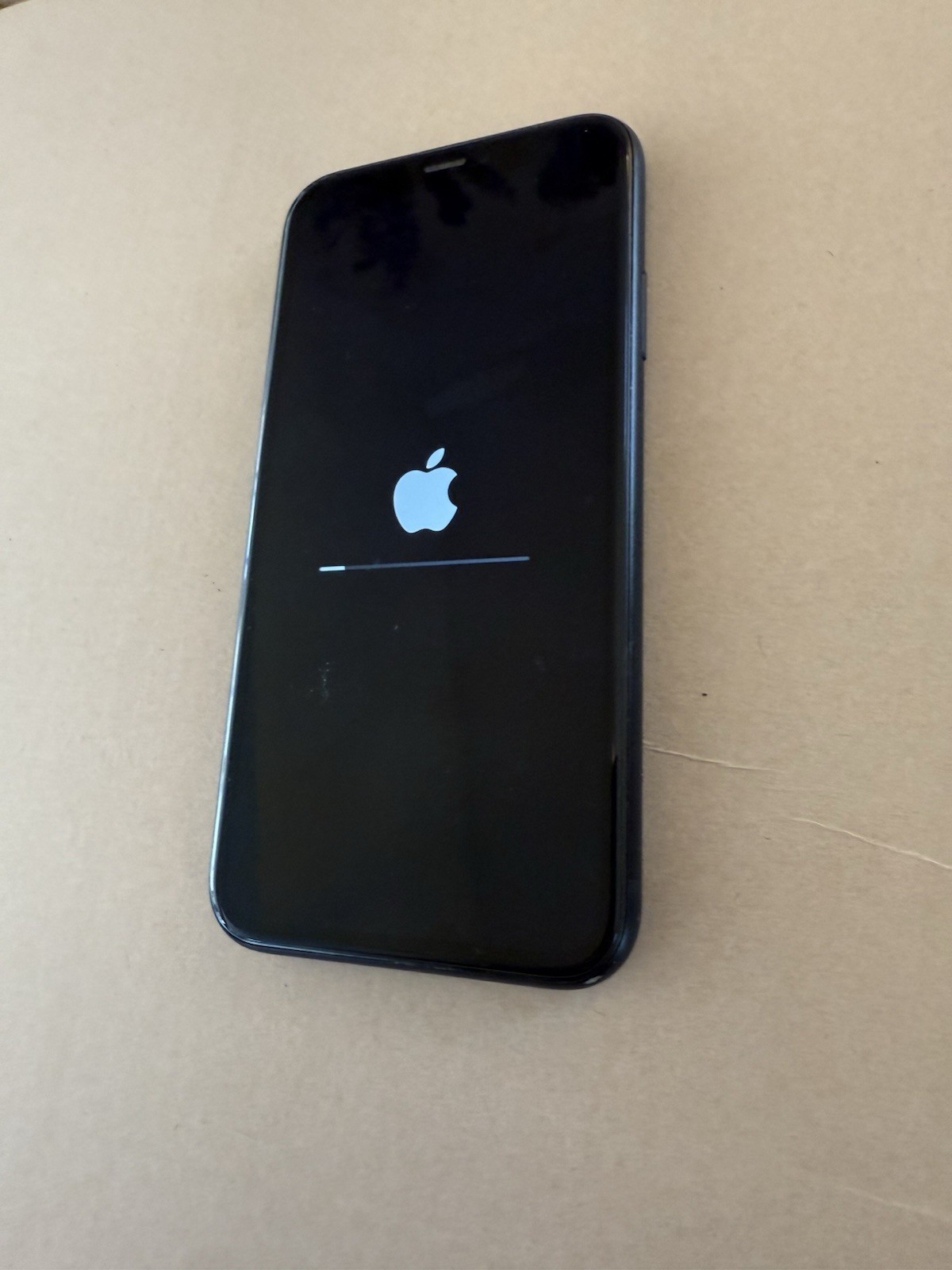 Apple iPhone XR Black 12MP Wi-Fi Bluetooth iOS 6.1in Smartphone