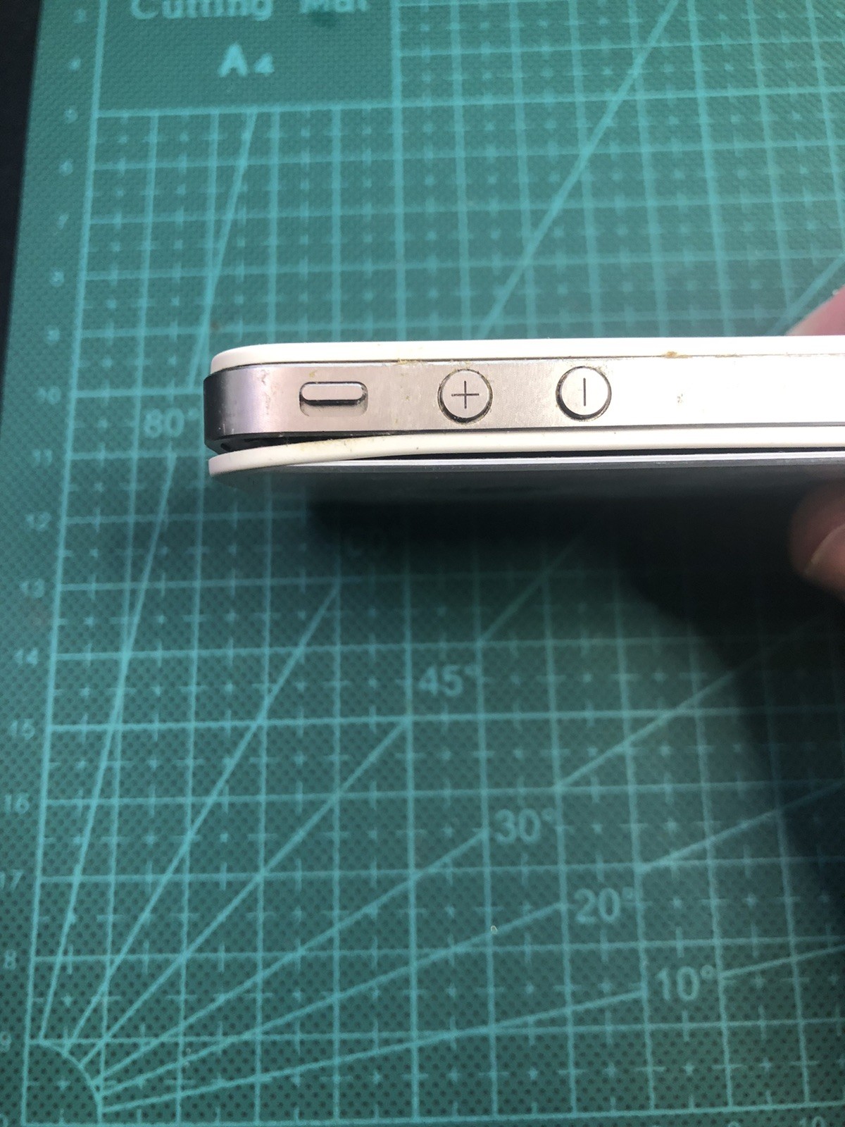 Apple iPhone 4 8GB White A1332 AT&T iOS 7 Battery Swollen As-Is Parts