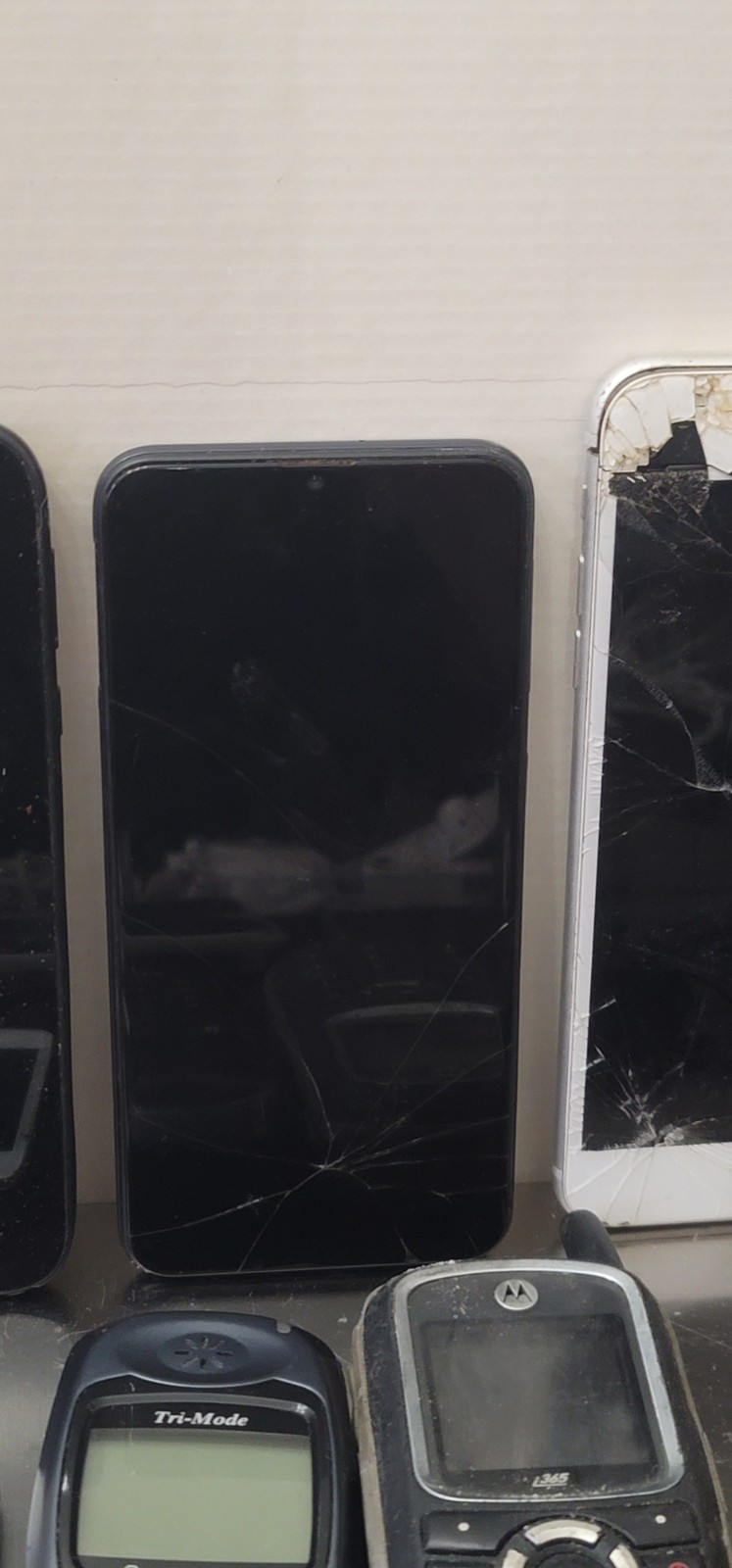Huge Phone Lot iPhone Samsung Motorola Nextel Blu Audiovox Parts Repair