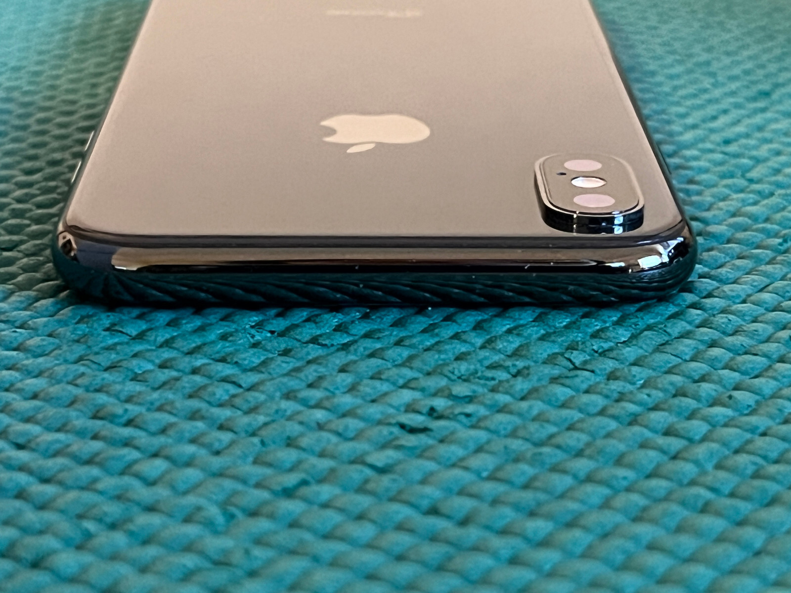 Apple iPhone X – 256GB – Space Gray (Unlocked) A1901 (GSM)