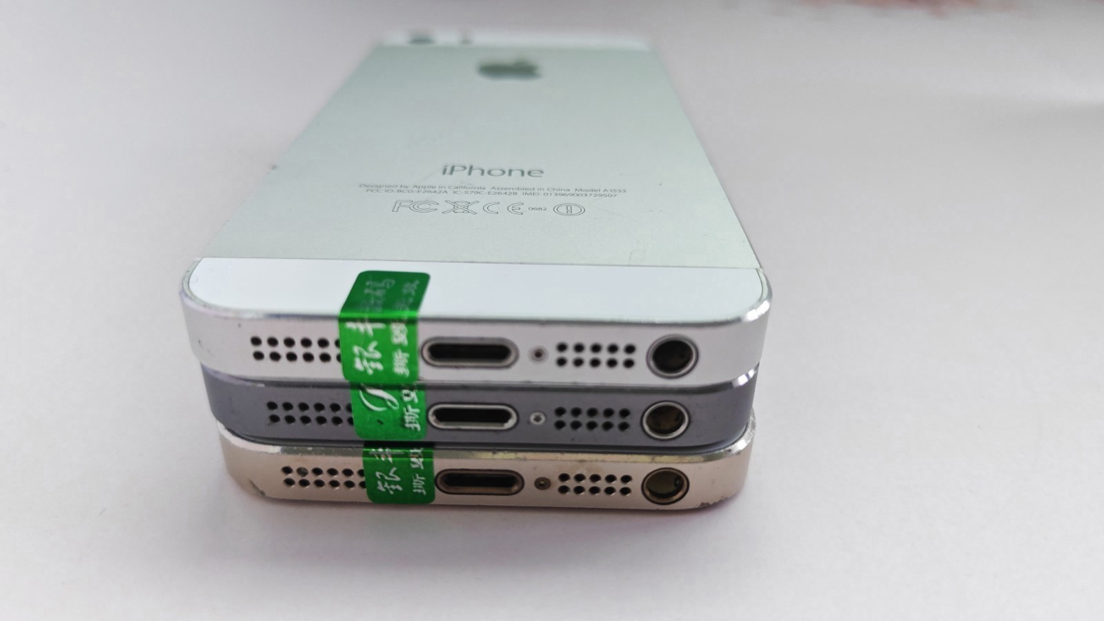 Unlocked Apple iPhone 5s -16GB /32GB Gold With Fingerprint Good Condition