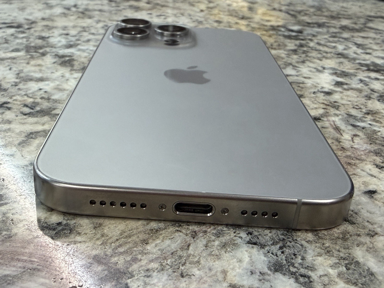 Apple iPhone 15 Pro Max – 256GB – Natural Titanium (AT&T)