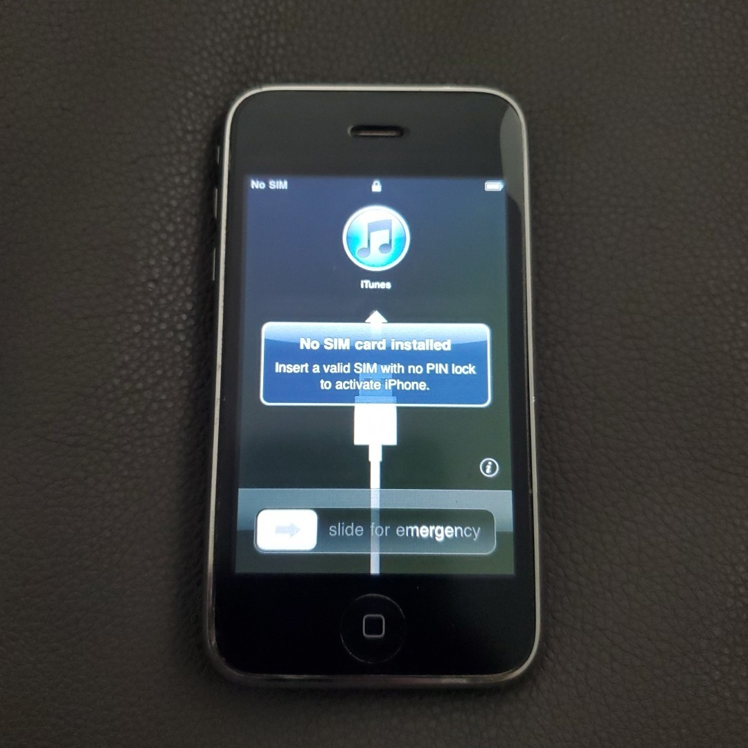 iPhone A1241 3GS 8GB Black No SIM Card Locked Used