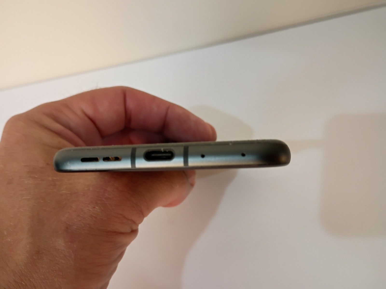 Read Motorola Razr 2024 256GB XT2453 LCD Cracked Screen