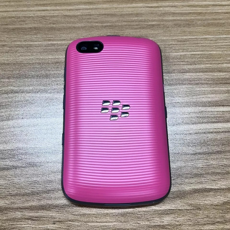 BlackBerry 9720 Unlocked Cellphone 3G WIFI 5MP Camera FM Radio GPS Black / Pink