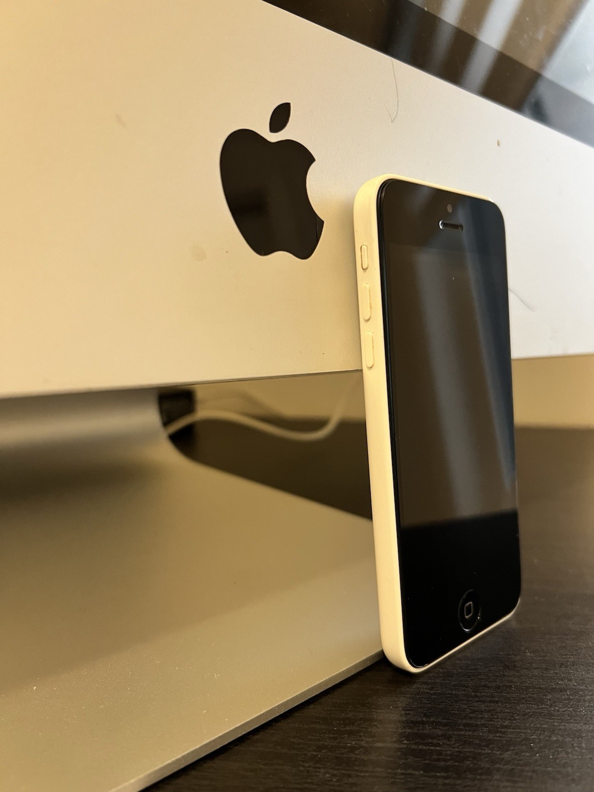 Apple iPhone 5c – 32GB – White (Unlocked) A1532 (GSM) (CA)