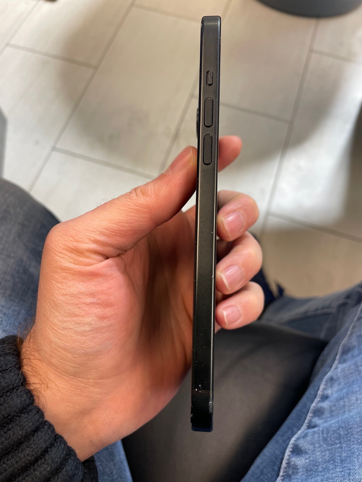 Apple iPhone 15 Plus 256 GB Black (Unlocked) scratches & dents and screen shade