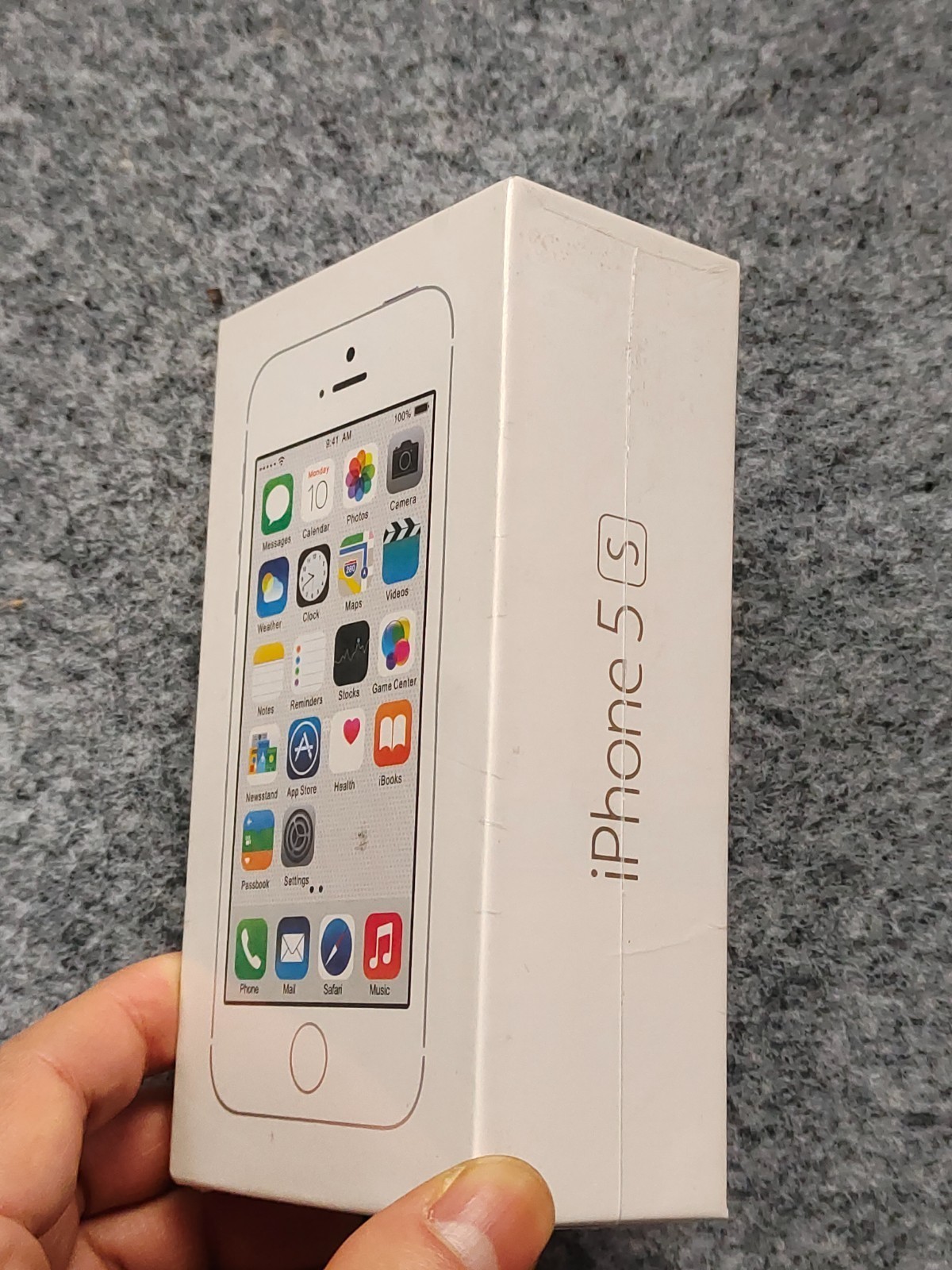 Apple iPhone 5s 16/32/64GB Gray/Silver/Gold Factory UNLOCKED Any Carrier GIFT