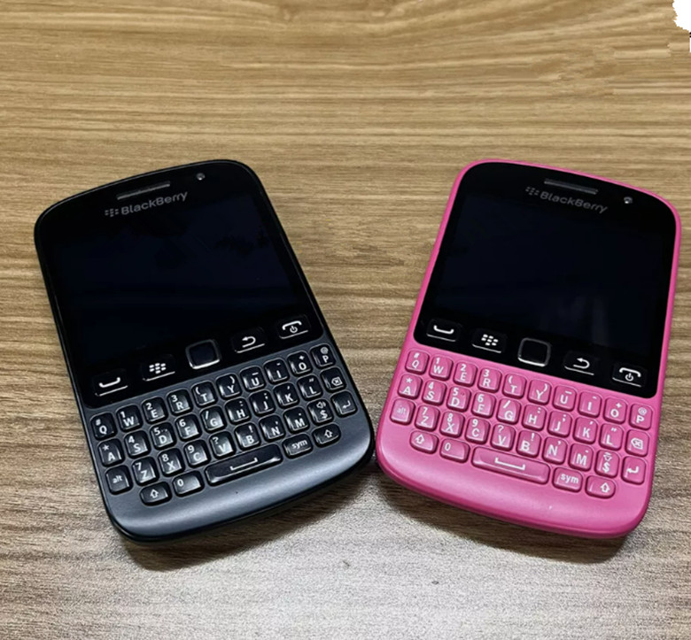 BlackBerry 9720 Unlocked Cellphone 3G WIFI 5MP Camera FM Radio GPS Black/Pink