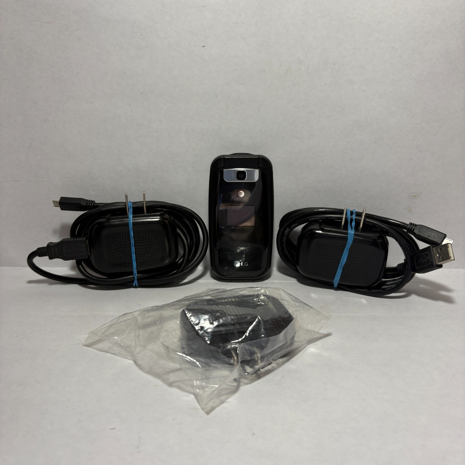 LG True B460 Phone with Chargers AT&T