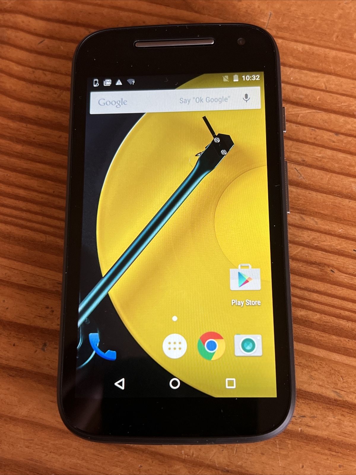 Motorola Moto E (2nd gen), Sprint Mobile Black, 8 GB, 4.5 in | Grade B- XT1526