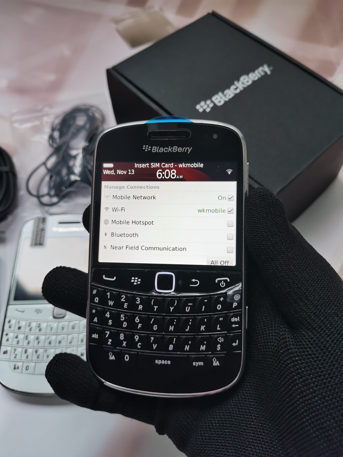 BlackBerry Bold 9900 – 8GB – Black/ White(Unlocked) Keyboard Smartphone