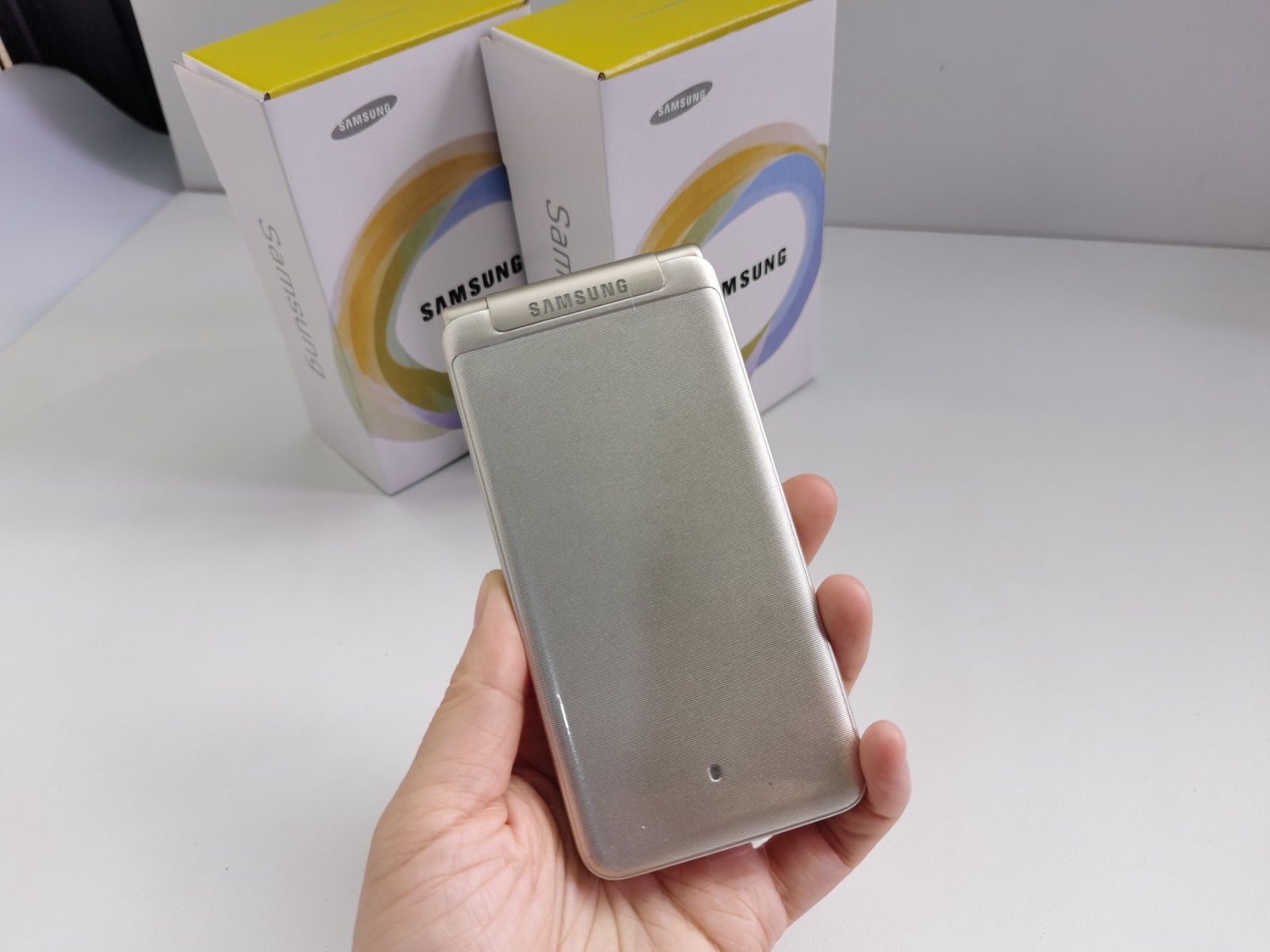Samsung Galaxy Folder SM-G1600 (Unlocked) 4G Android 16GB Flip Phone All Colours