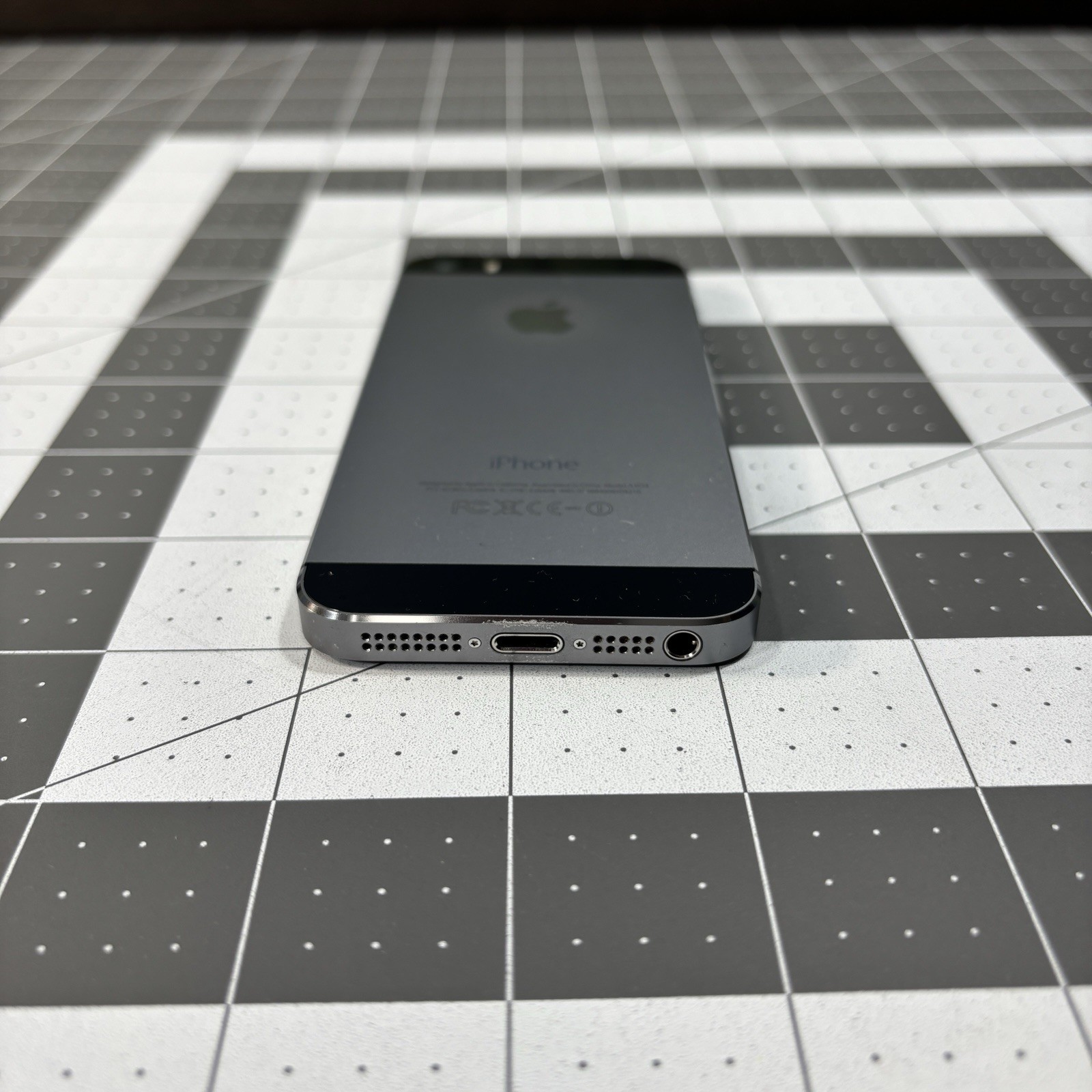 Apple iPhone 5s Space Gray 32GB Model A1533 Unlocked Excellent Condition Works