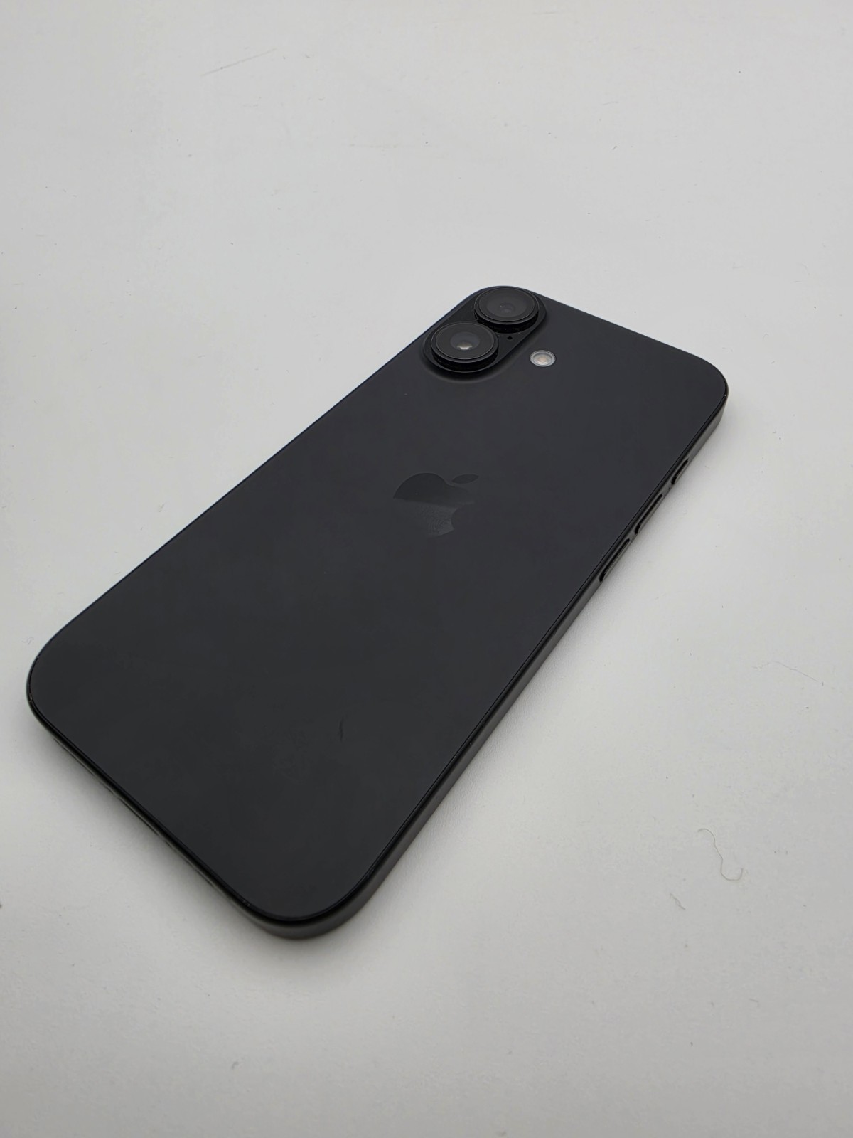 Apple iPhone 16 128GB UNLOCKED BH 93 Black Good Condition