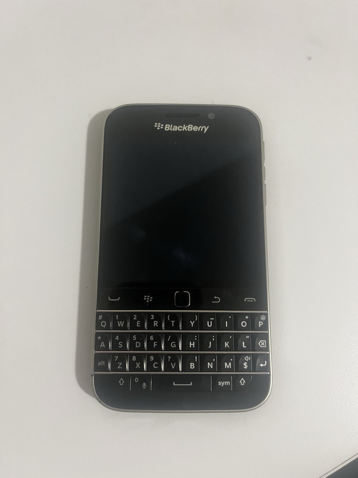 BlackBerry Classic Bar Smartphone Black Color Sleek Design Reliable Performance