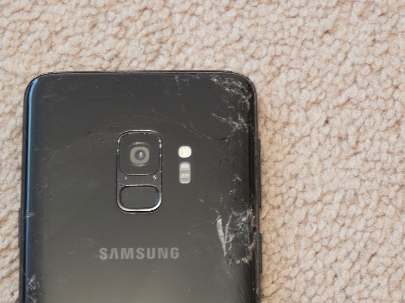 Samsung Galaxy S9 SM-G960U 64GB Black in Original Box Damages for Parts