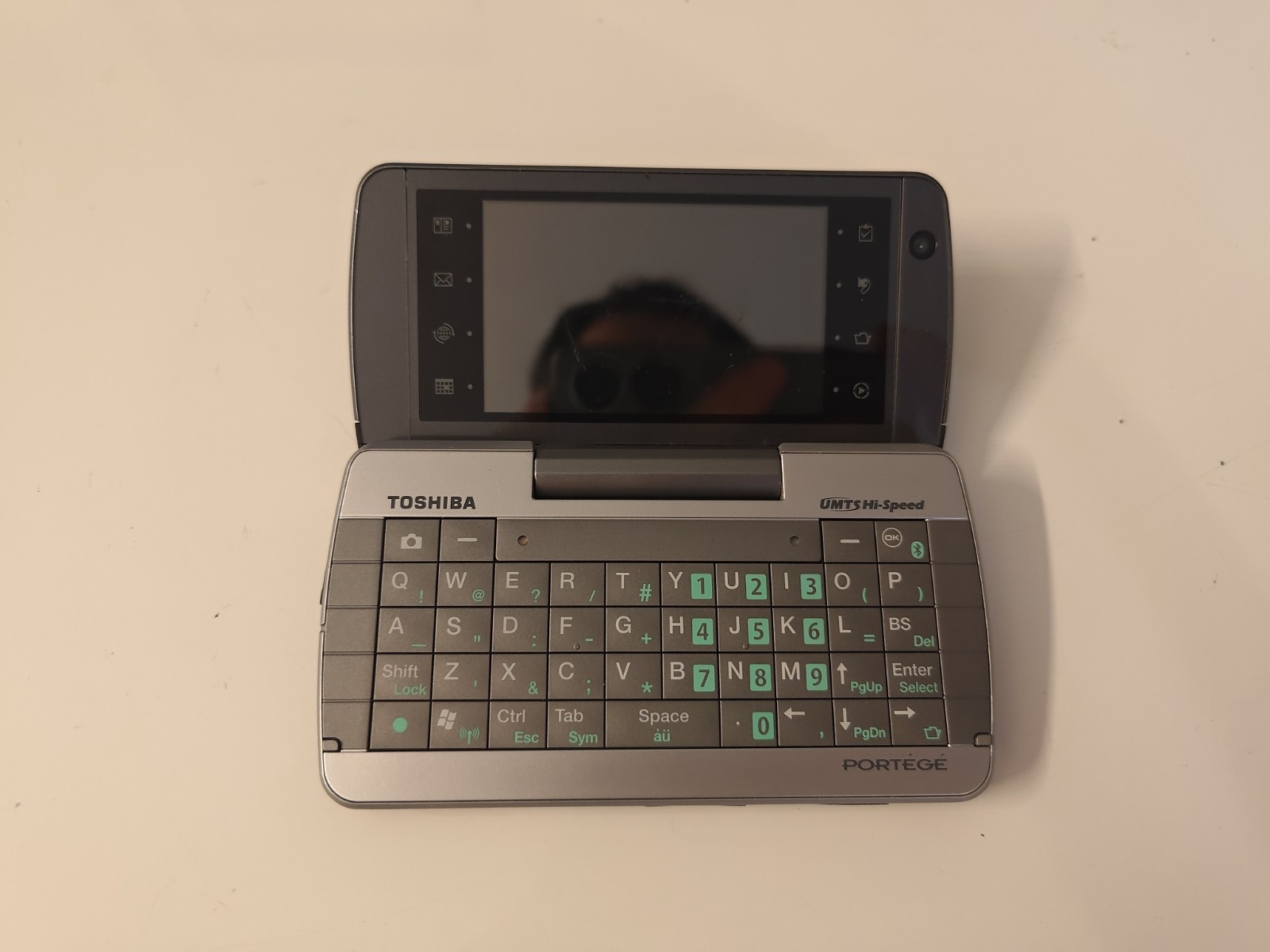 Toshiba Portege G910 Windows Mobile phone