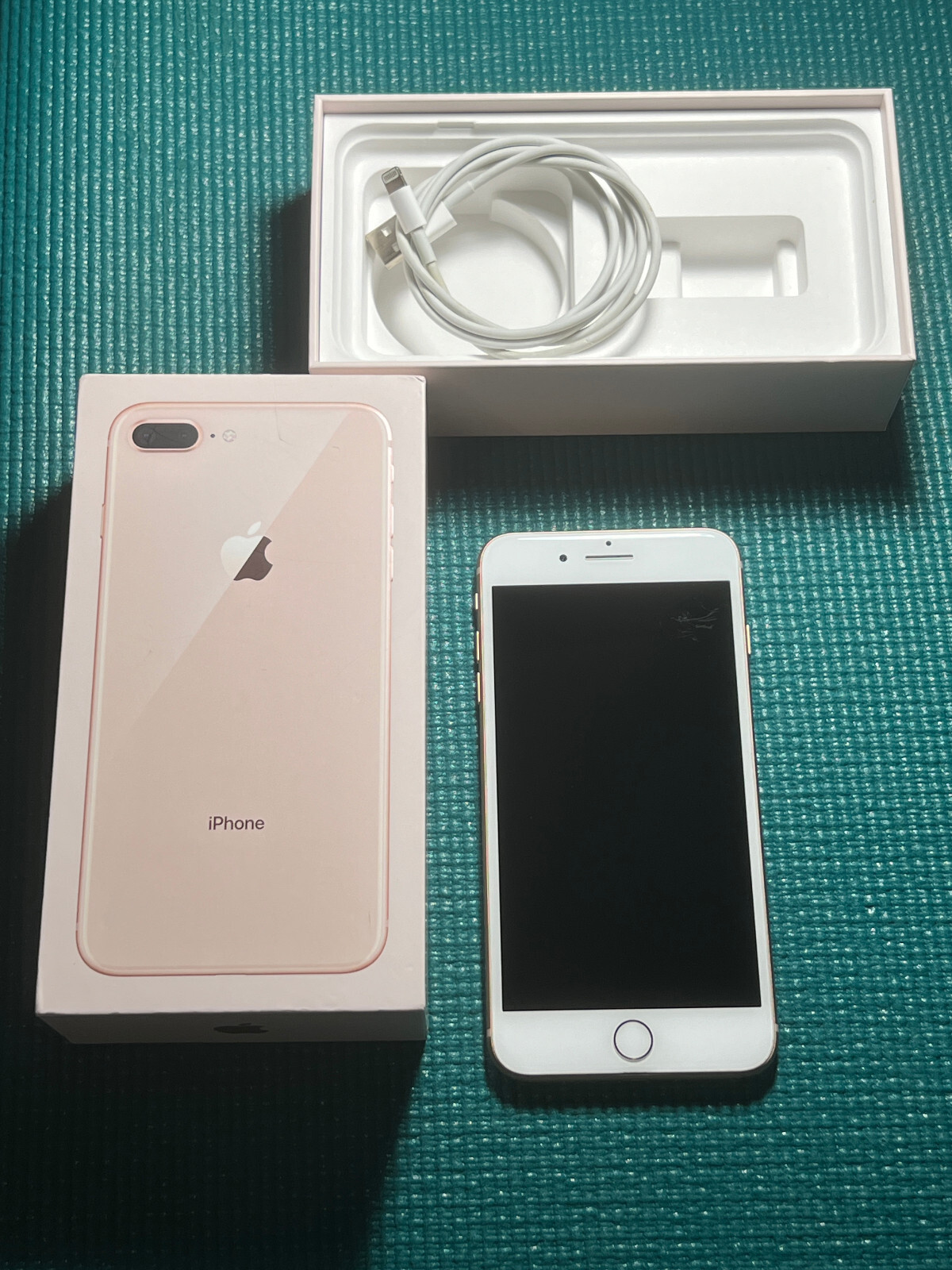 Apple iPhone 8 Plus – 64GB – Gold unlocked A1864 (CDMA + GSM)