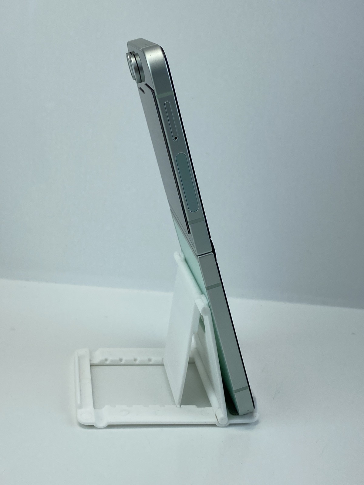 Samsung Galaxy Z Flip6 SM-F741U1 256GB Mint Unlocked device Clean IMEI