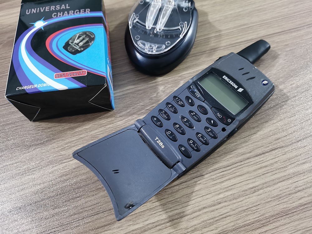 Ericsson T28 – 0.5 MB – Black (Unlocked) 2G GSM mobile phone english language