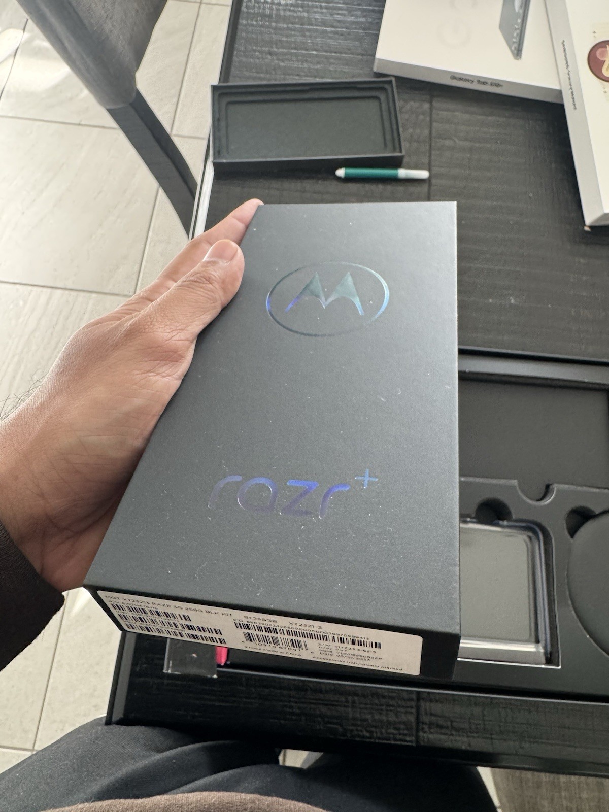 Motorola XT2313 RAZR 5G 256Gb Black (8GB RAM) Bundle