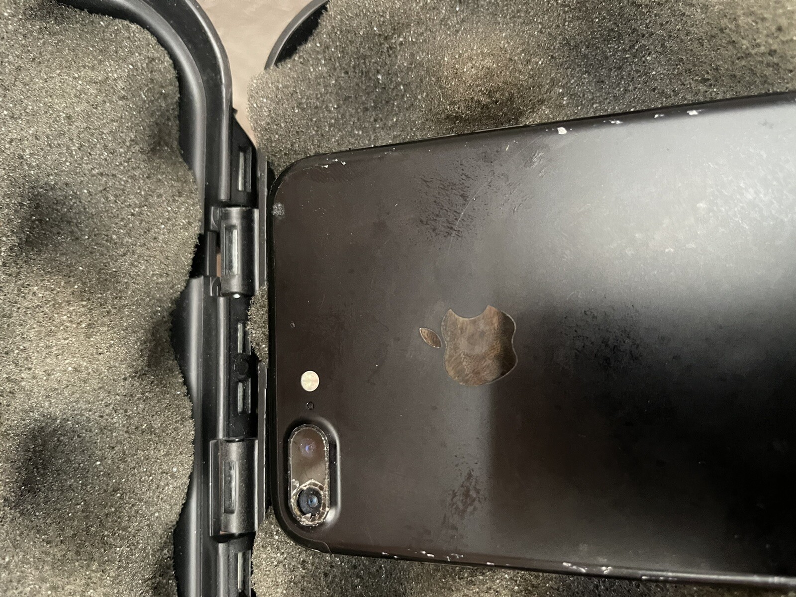 Apple iPhone 8 Plus – 256GB – Silver (Verizon) A1864 (CDMA + GSM)